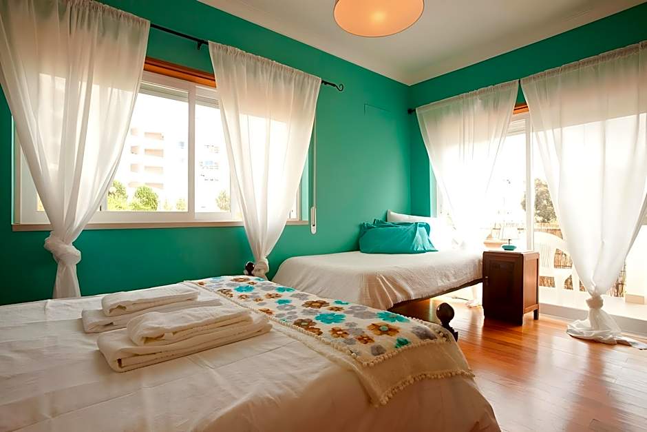 Ericeira Chill Hill Hostel & Private Rooms