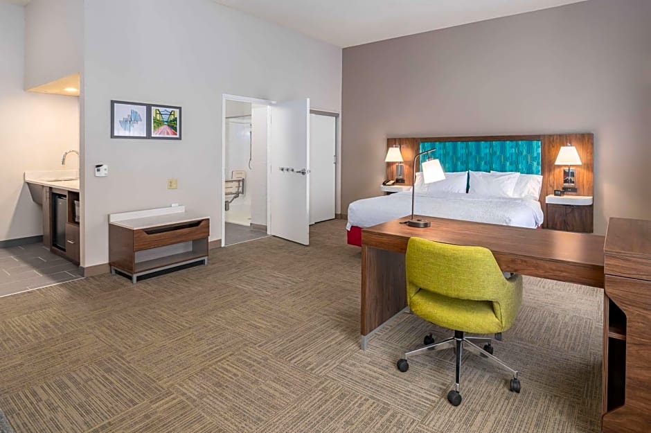 Hampton Inn By Hilton & Suites Manchester