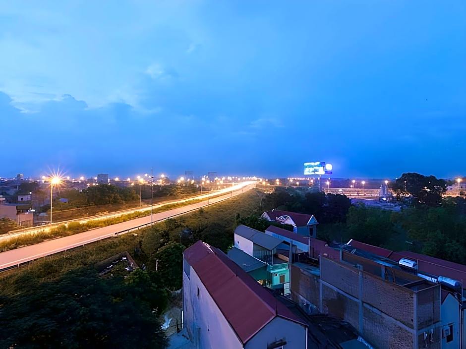 Luxury Airport Hotel & Spa