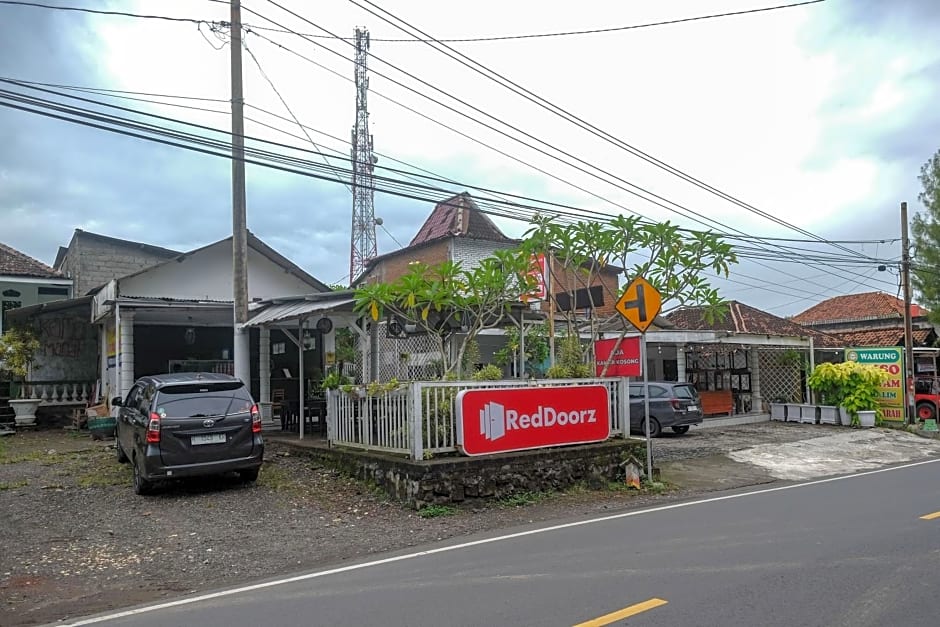 RedDoorz at Paris Ocean