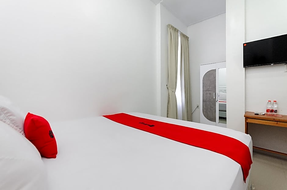 RedDoorz Syariah near Pelabuhan Ulee Lheue Banda Aceh