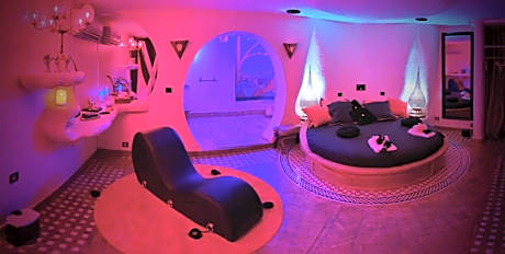 Deluxe King Suite