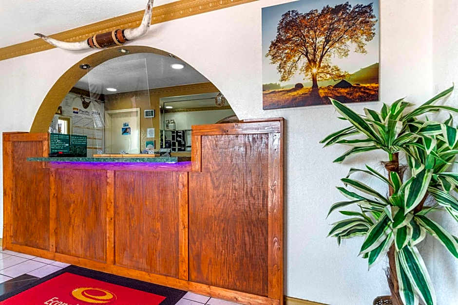 Econo Lodge Inn & Suites Near Lackland AFB