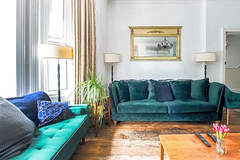 OYO The Lodge Bournemouth