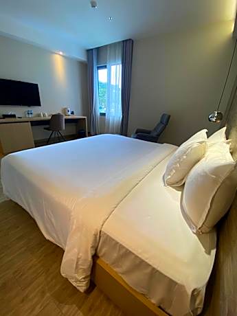 Deluxe Double Room with Valley View