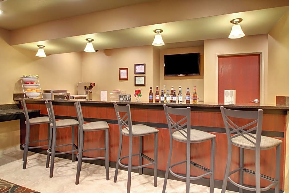 Castle Rock Inn & Suites - Quinter