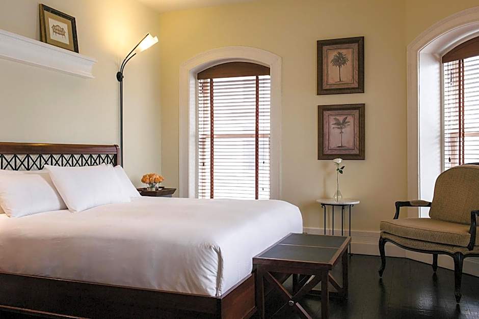 Le Place d Armes Hotel Suites