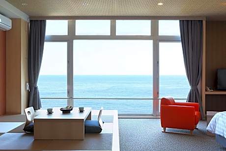Twin Room with Tatami Area with Ocean View - Shared Bathroom - Annex3