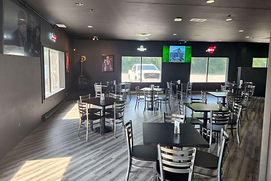 Days Inn & Conference Centre by Wyndham Renfrew