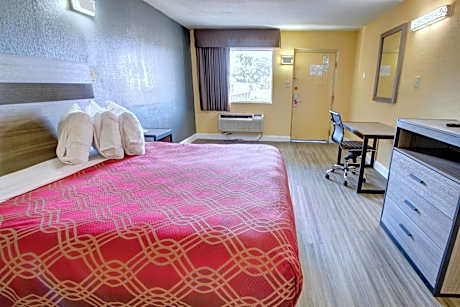 Econo Lodge at Military Circle