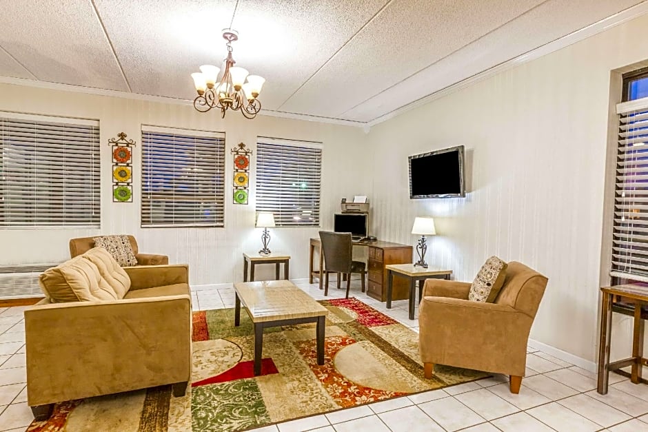 Photo 1 of 17 of Days Inn by Wyndham Syracuse