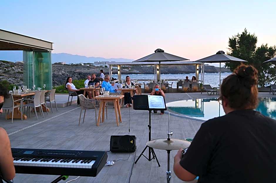 Kavos Hotel & Suites