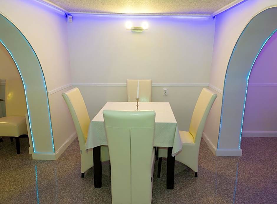 Complex Parc Pini Moinesti