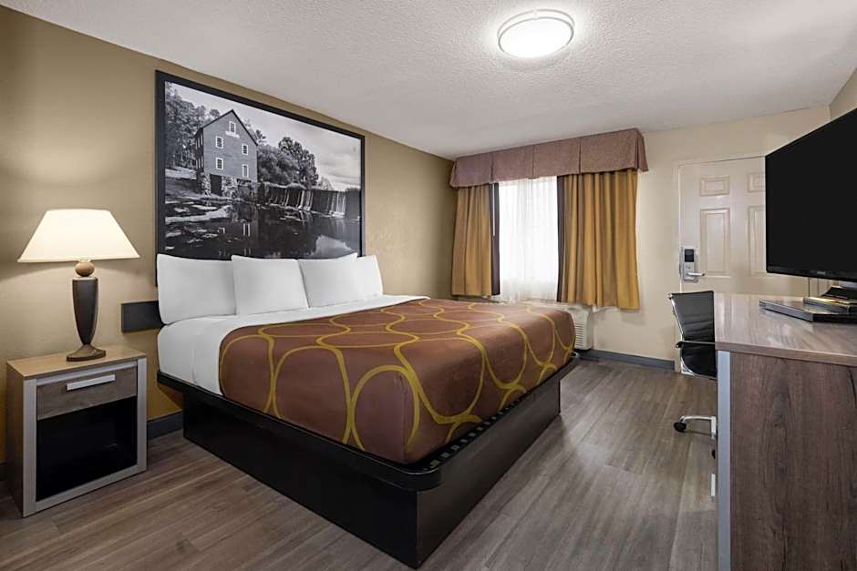 Super 8 by Wyndham Macon West