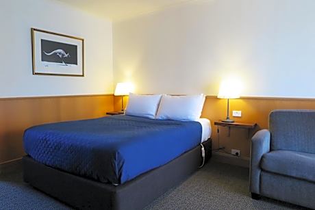 Queen Room (Upstairs)