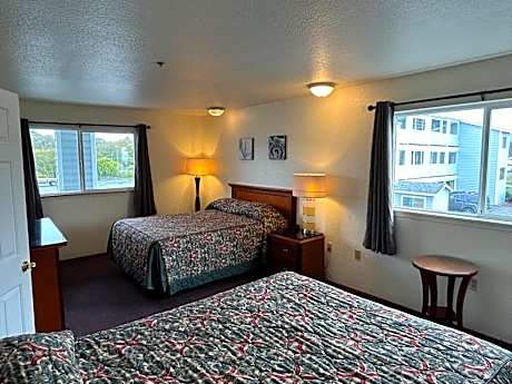 Deluxe Queen Suite