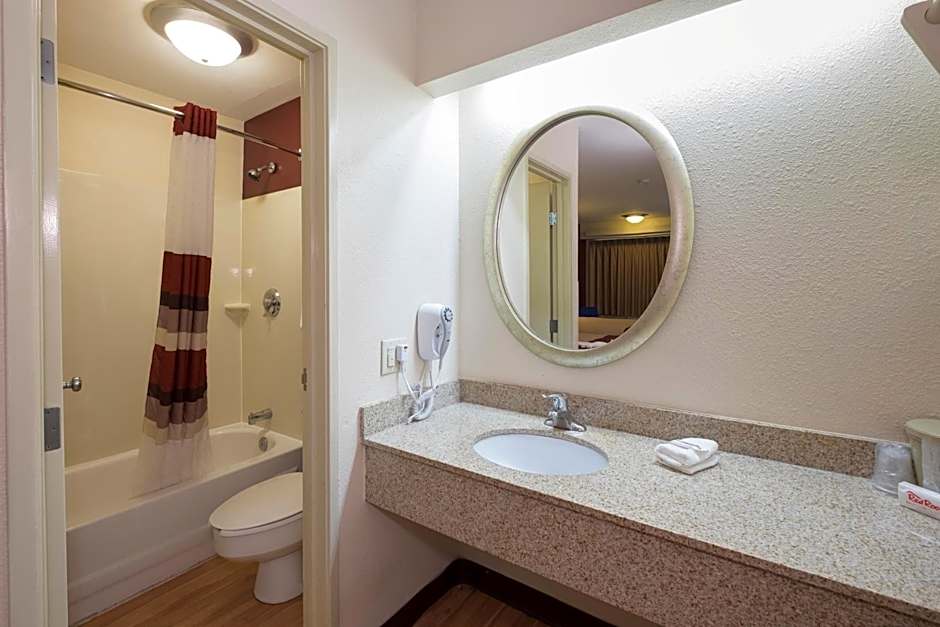 Red Roof Inn - Cincinnati Sharonville