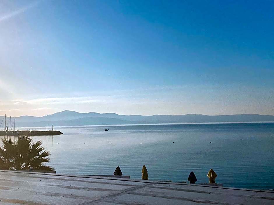 Fisilanis Beachfront Hotel