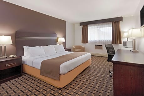 1 King Bed Suite Non-Smoking