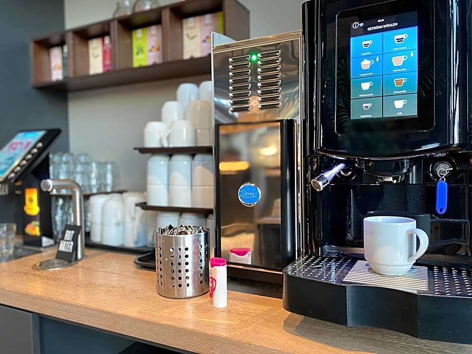 Schulz Hotel Berlin Wall at the East Side Gallery