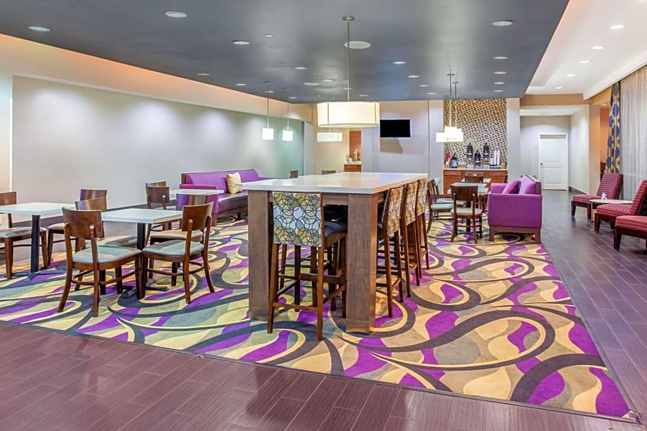 La Quinta Inn & Suites by Wyndham Luling