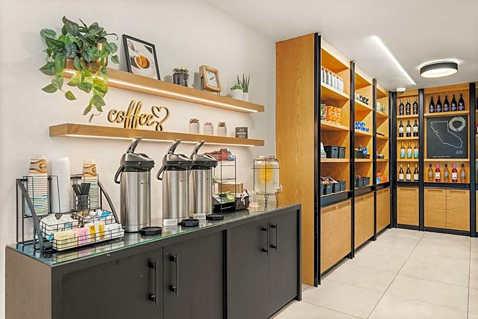 Oxford Suites Redding