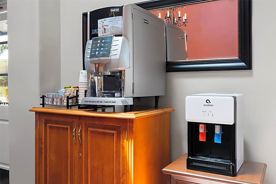 Best Western Plus Pepper Tree Inn