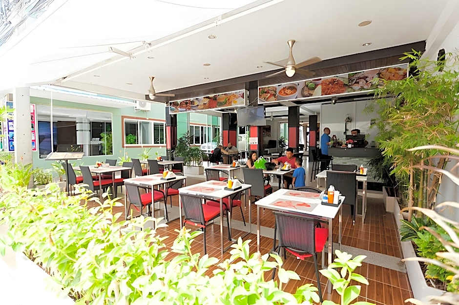 Hallo Patong Hotel - Rooftop Pool - Stunning Mountain Views & OTOP Market