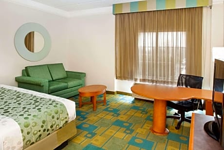 1 King Bed Executive Room Non-Smoking