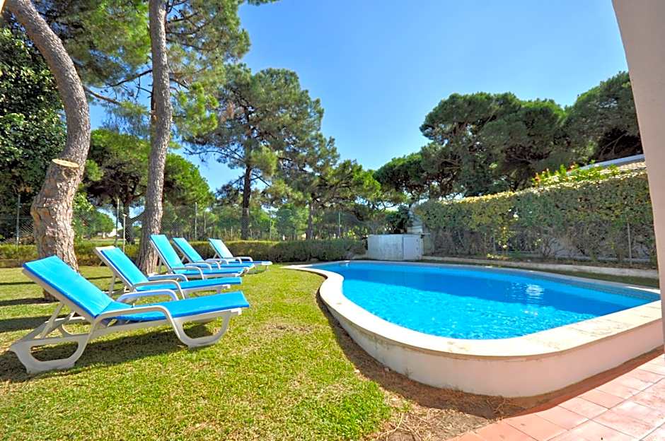 Perfect Retreat Overlooking Pinhal Golf Course, Private pool, Off-street parking