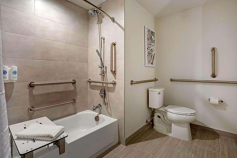 Comfort Inn & Suites Newark Liberty International Airport