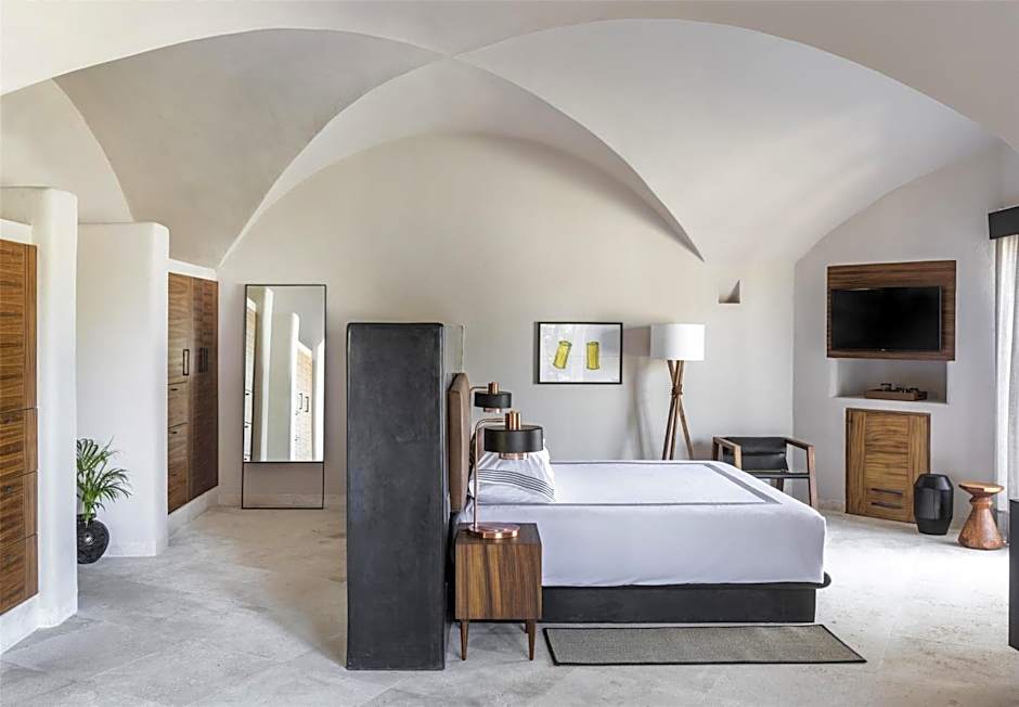 Thompson Zihuatanejo, A Beach Resort by Hyatt