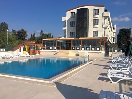 Double Royal Hotel Darica