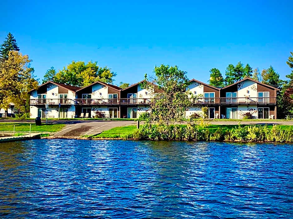 Bridge Inn Tomahawk -1st Floor, 2 Queen Size Bed, Walkout, River View