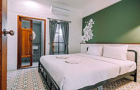 Deluxe Room (2 Adults + 1 Child)