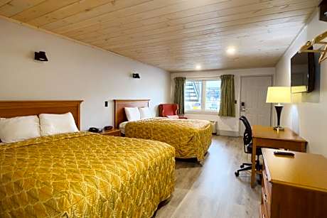 2 Queen Beds with River View