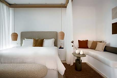 Suite with Side Sea View and Individual Pool