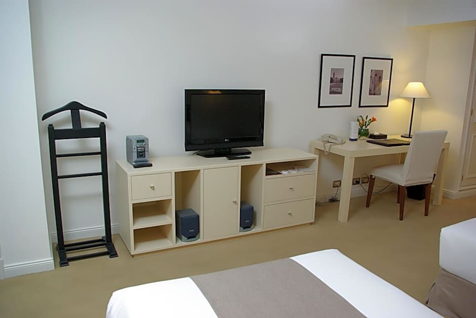 Loi Suites Recoleta Hotel