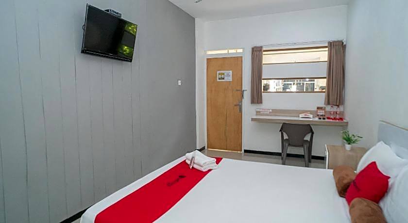 RedDoorz Syariah near Transmart MX Malang