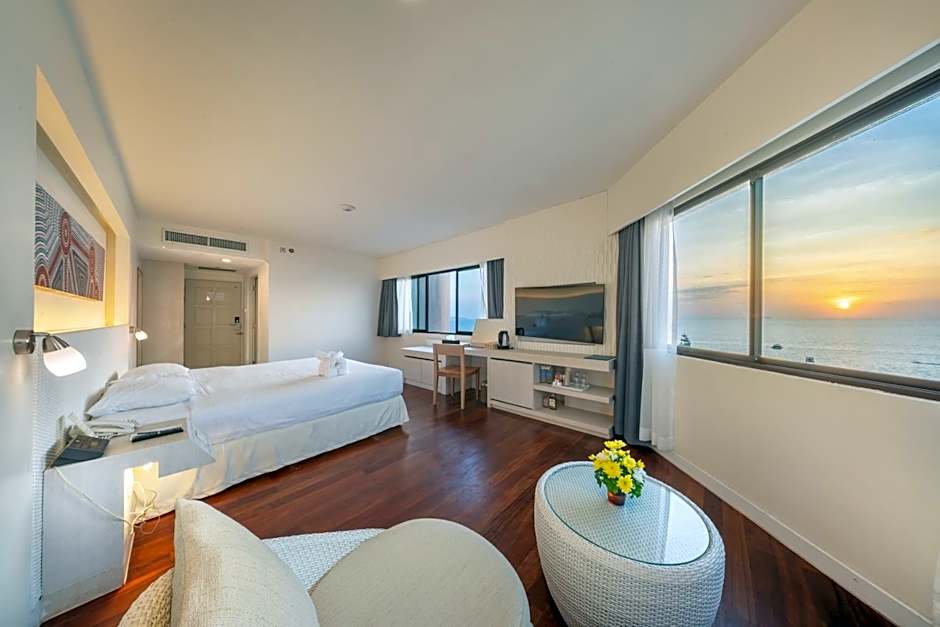 Photo 1 of 7 of Honeymoon Suite, Sea View, Palm Wing
