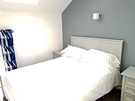 3 Bedroom Gold Holiday Villa (Sleeps 6)