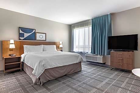 King Studio Suite with Mobility Accessible Tub - Non-Smoking