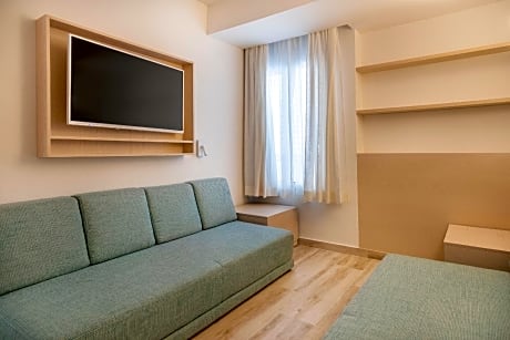 Family Room (3 Adults)