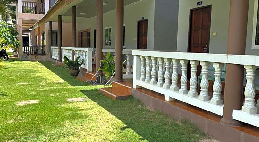 Lanta Bee Garden Bungalows