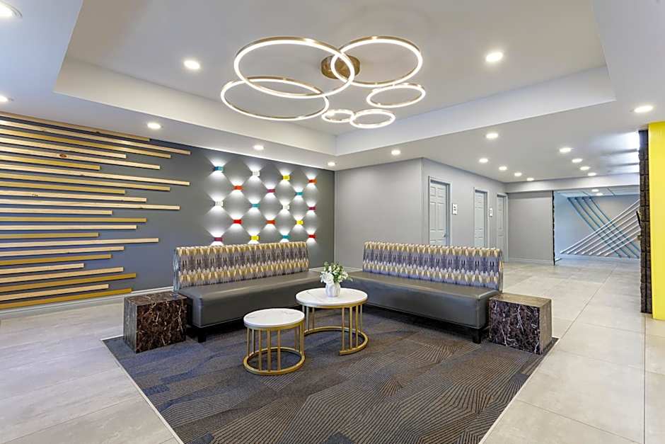 La Quinta Inn & Suites by Wyndham Lexington Park