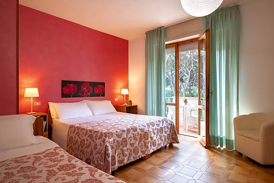 Hotel Parco dei Pini - 100mt dal Mare