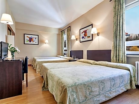 Double room with 2 extra beds