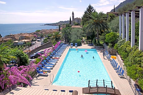 Superior Double Room with Balcony and Lake View