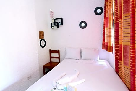 Caribbean Room shared bathroom