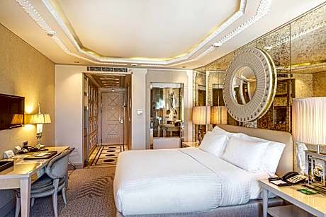 SINGLE DELUXE KING CITY VIEW ROOM